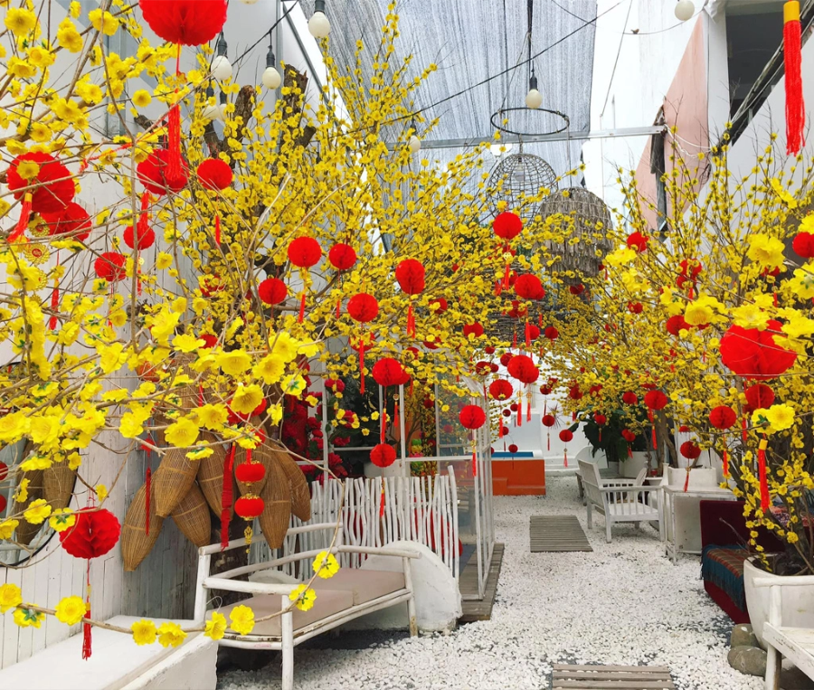 Decor Tết với phụ kiện treo may mắn