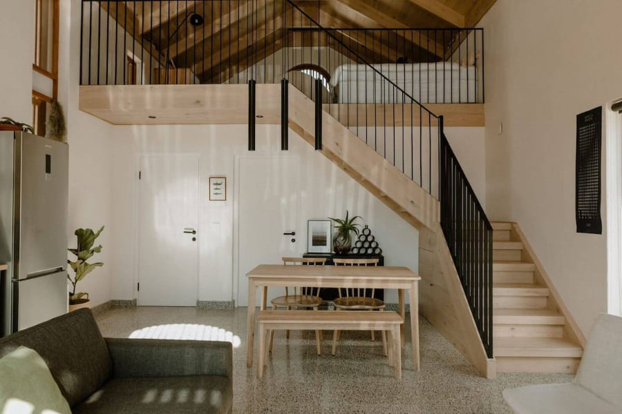 Nhà tiền chế cấp 4 có gác lửng kết hợp gỗ