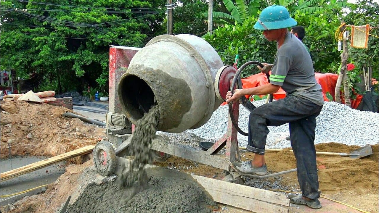 Tiến hành trộn vữa