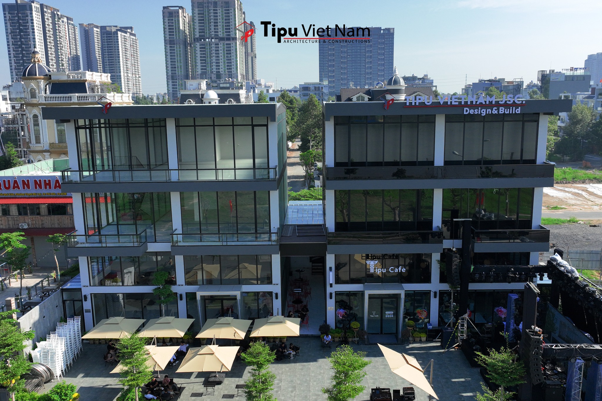 Tòa văn phòng kết hợp kinh doanh từ nhà tiền chế